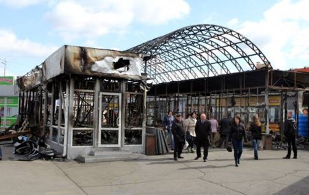 В Киеве после крупного пожара закрыт вход в метро Позняки